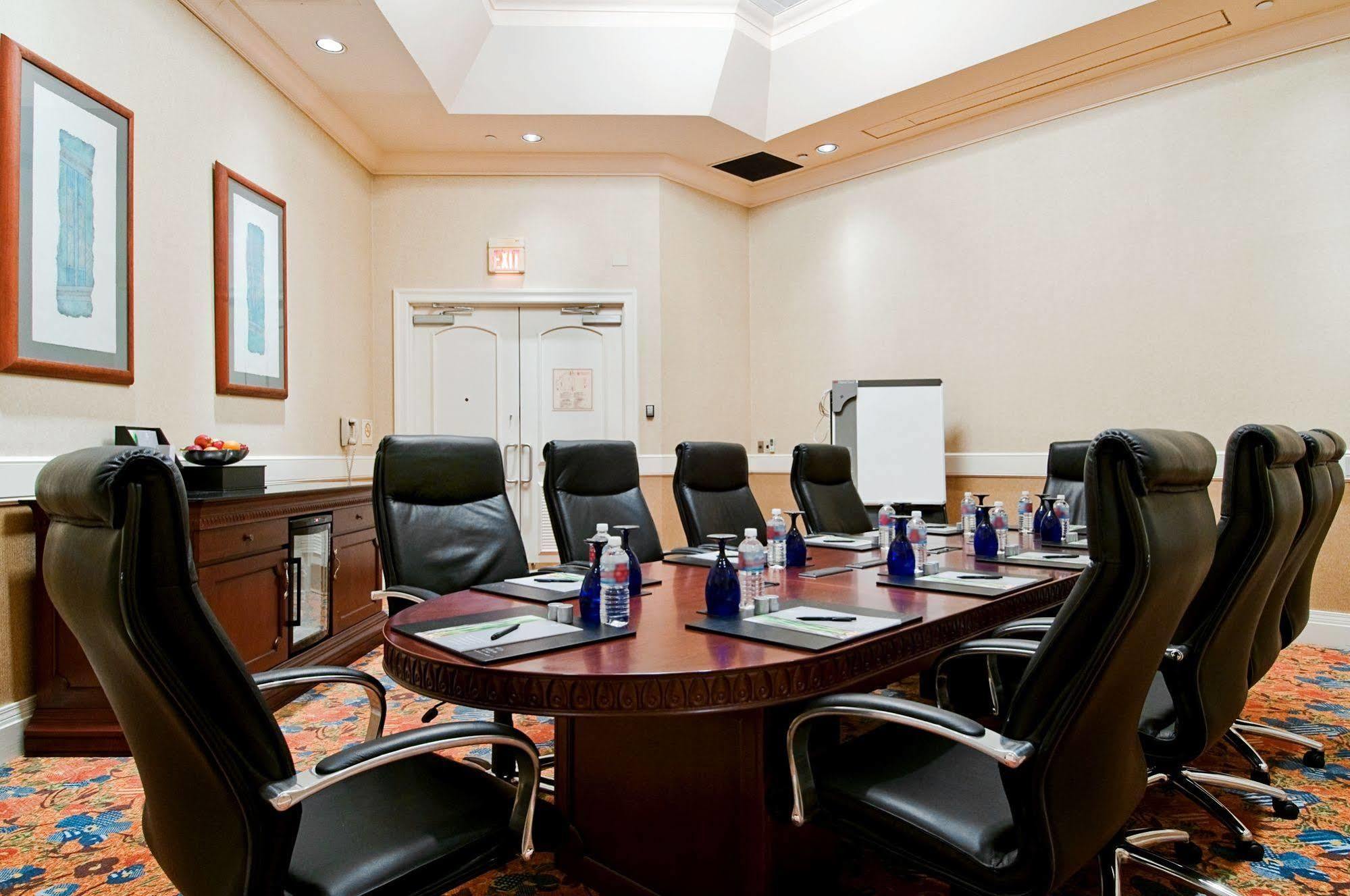 Embassy By Hilton Downtown North 3* Phoenix