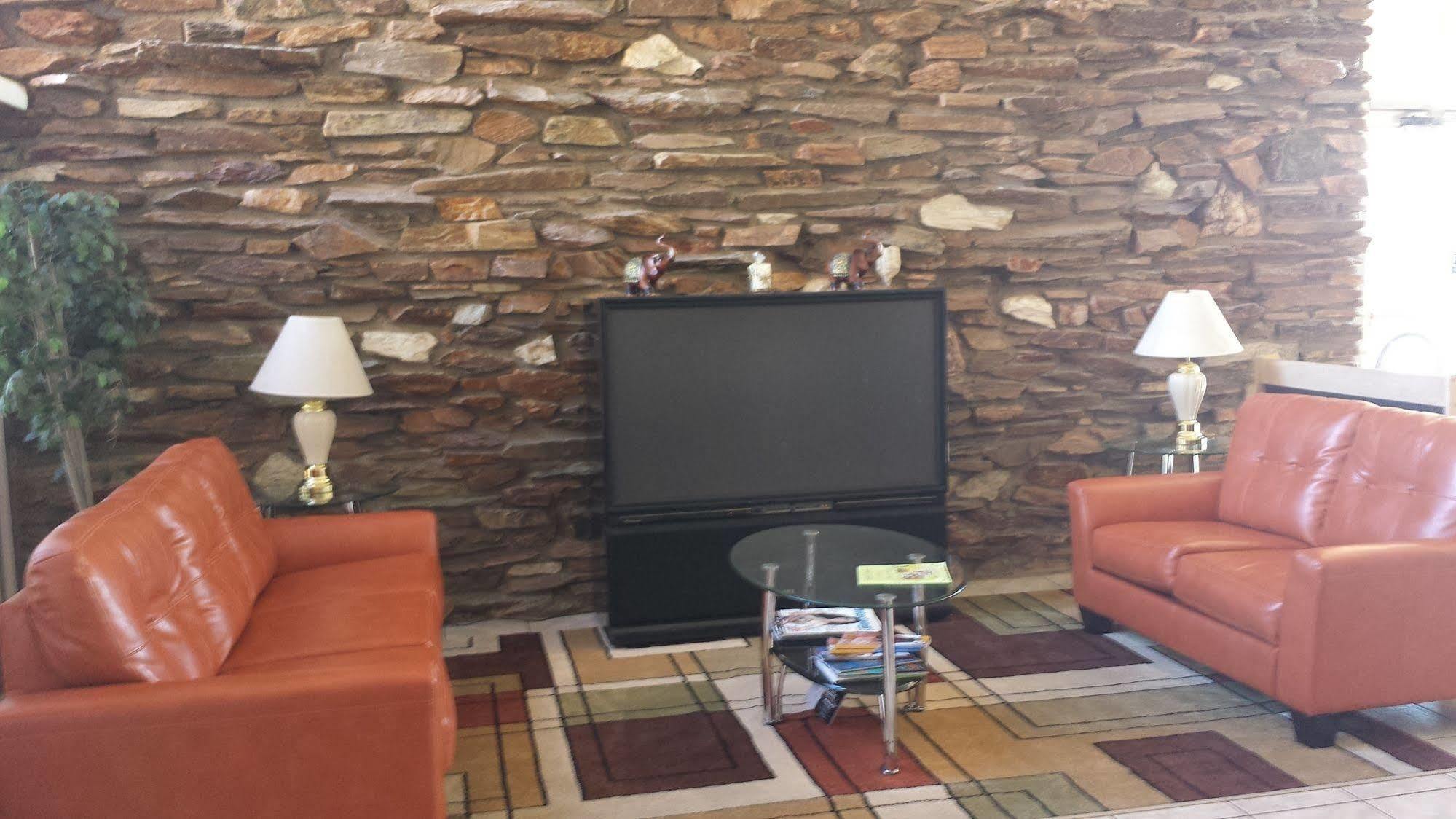 Howard Johnson By Wyndham Airport/downtown Area Hotel