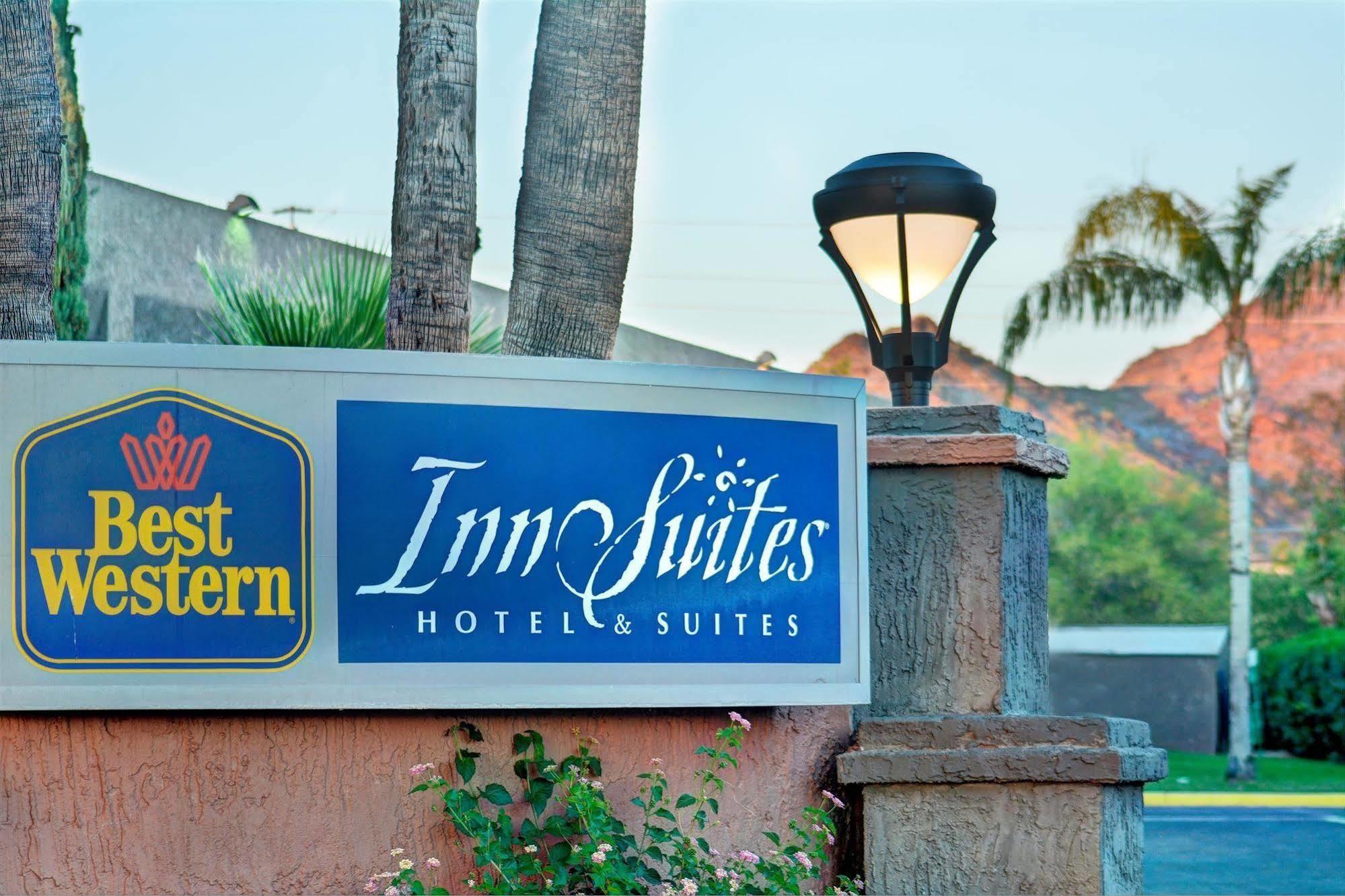 Western Innsuites & 3*
