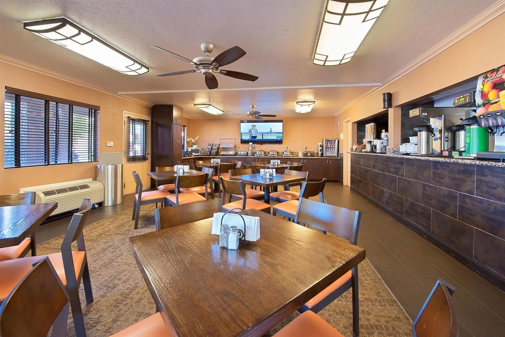 Hotel Western Innsuites & Phoenix