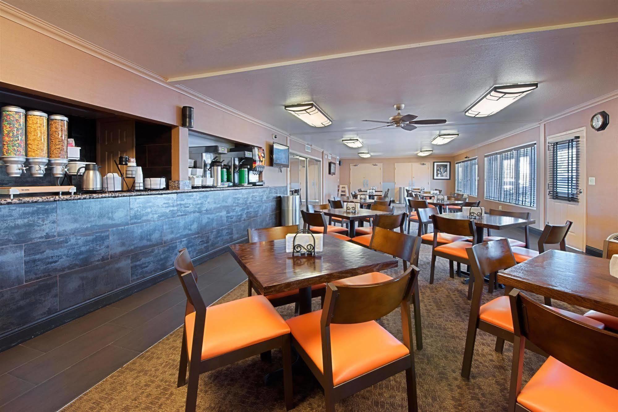 Western Innsuites & Hotel Phoenix