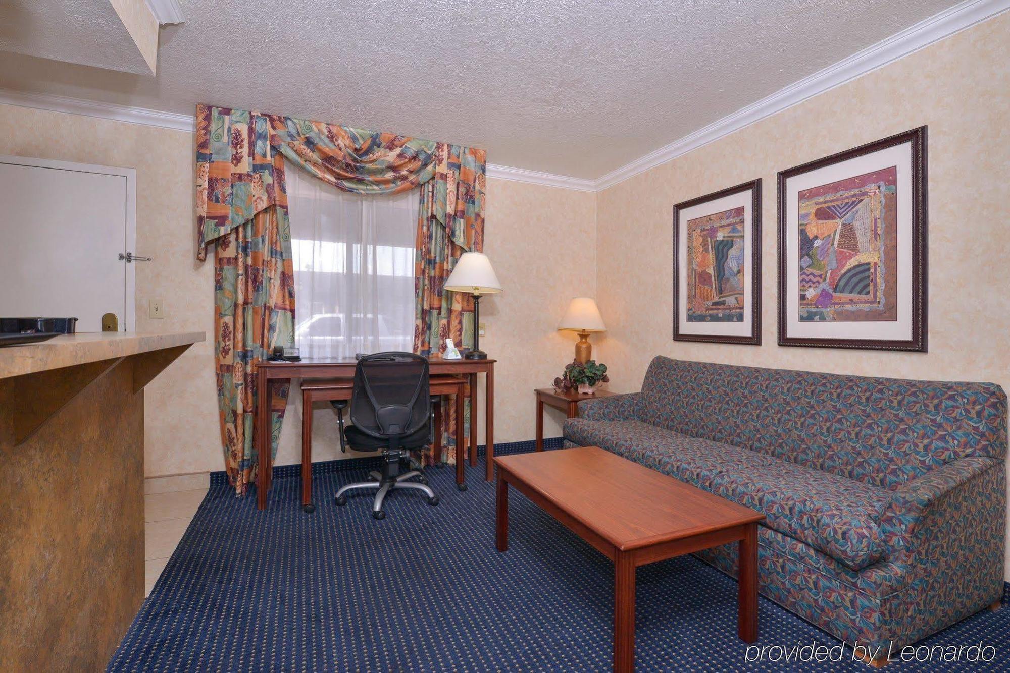 Western Innsuites & Phoenix