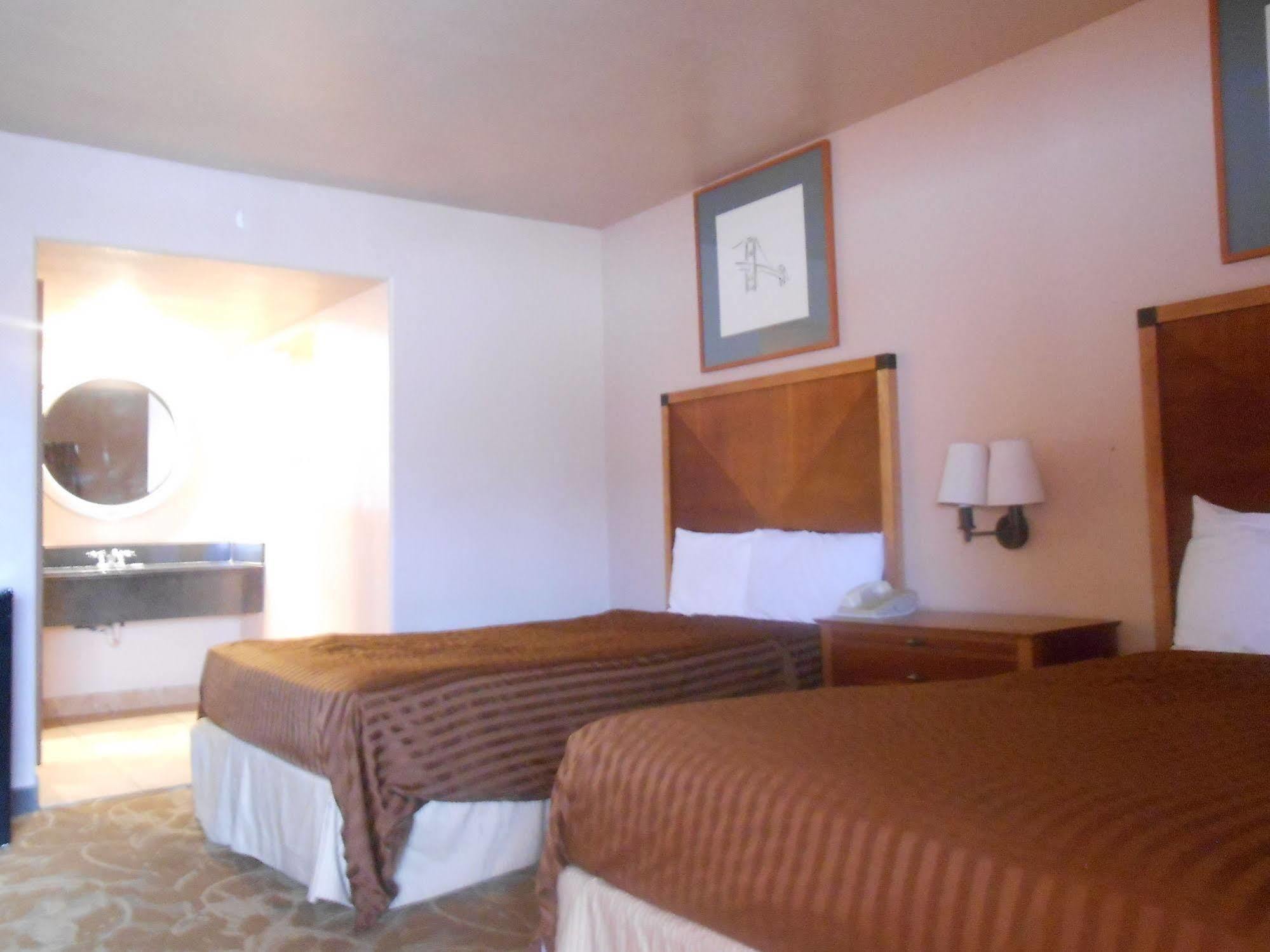 Motel Airport Downtown 2*