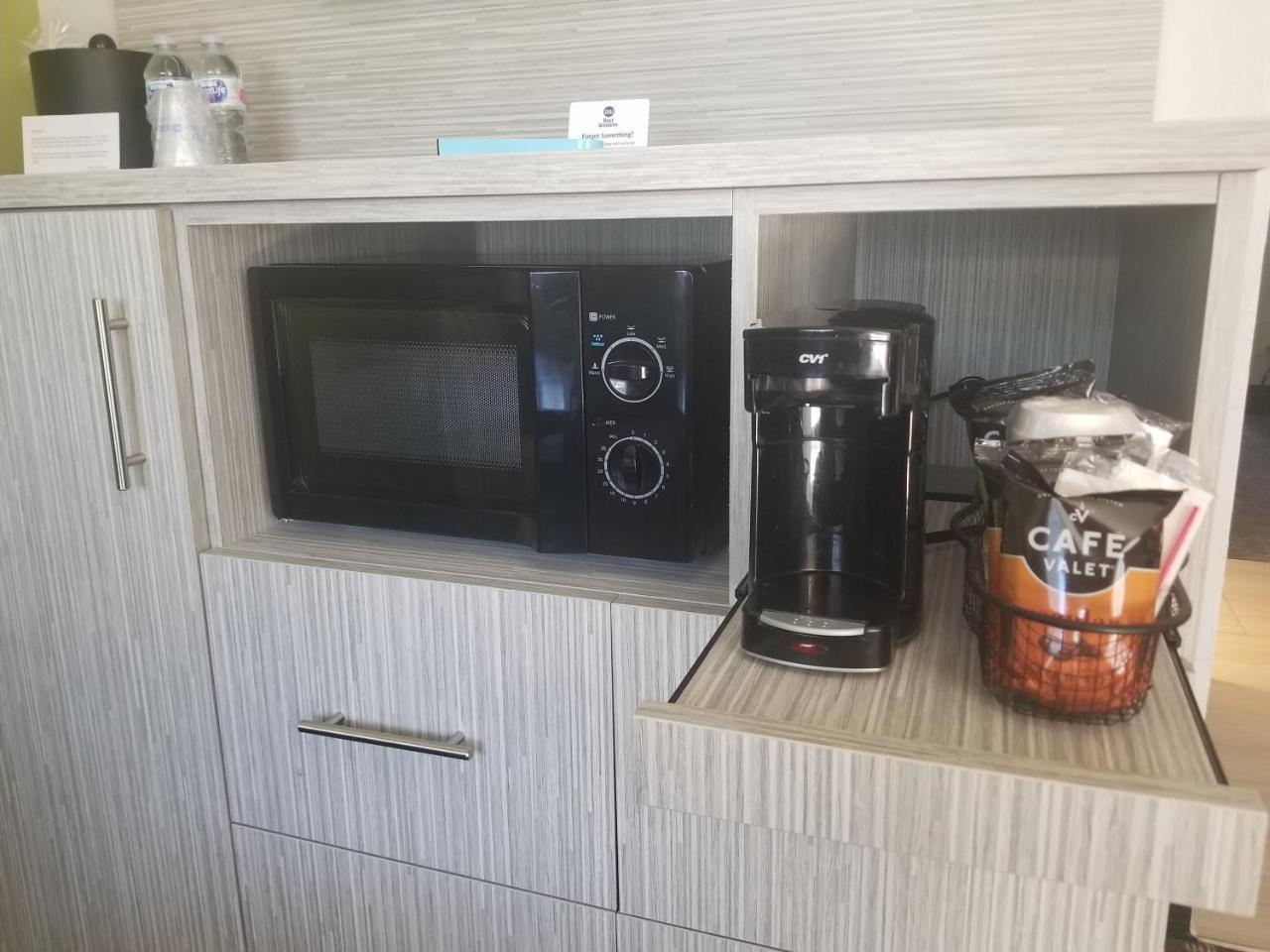 Western Innsuites & 3*