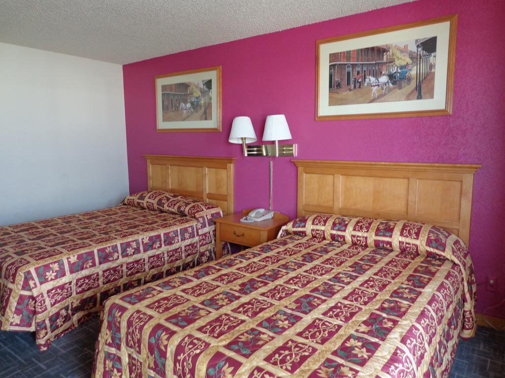 Knights At N Black Canyon Hwy Motel 2*