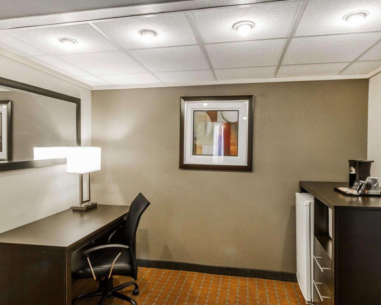 Hotel Quality Airport 3*