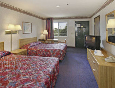 Days By Wyndham West Phoenix