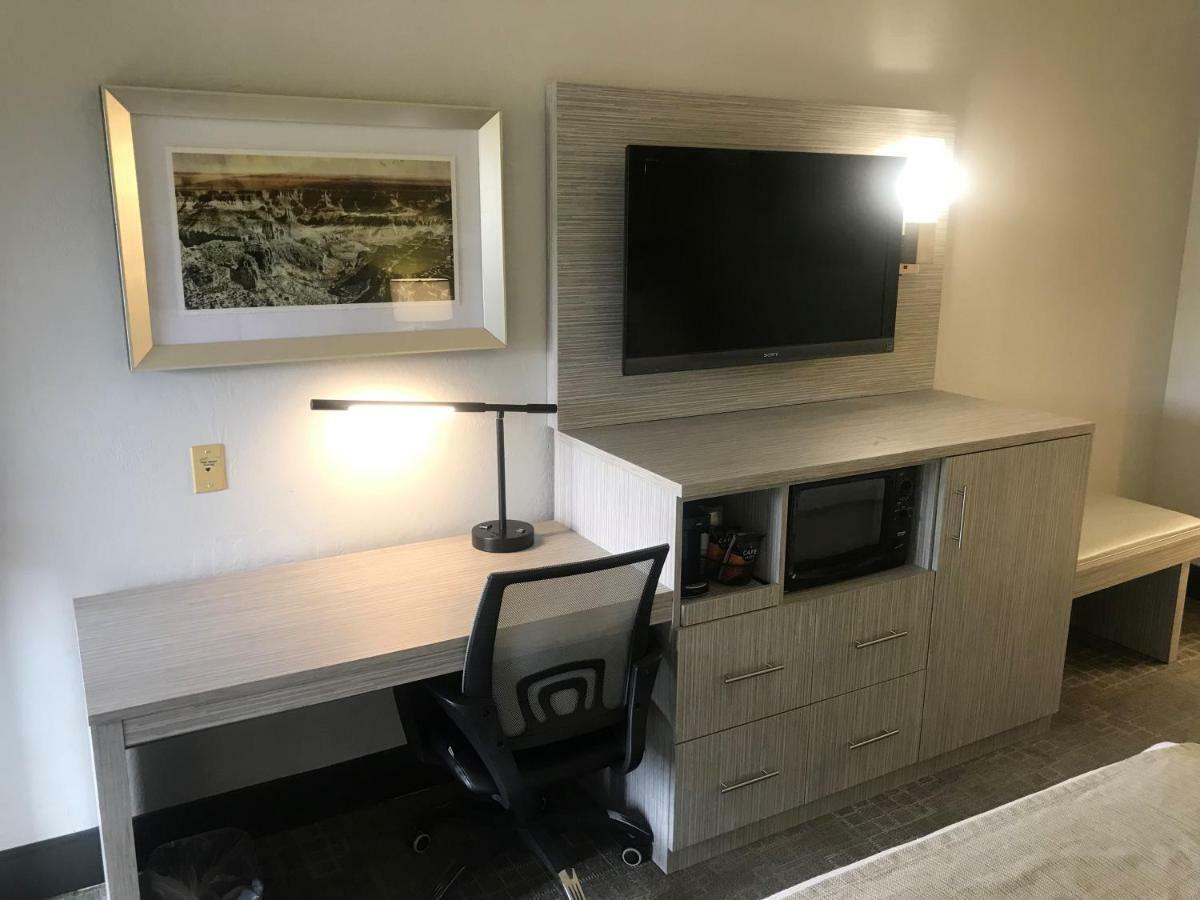 Hotel Western Innsuites &