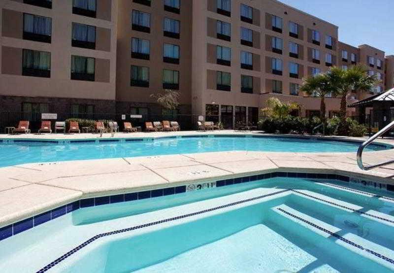 Courtyard North / Happy Valley Phoenix