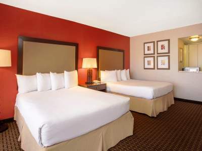 Express & - Midtown, An Ihg Hotel