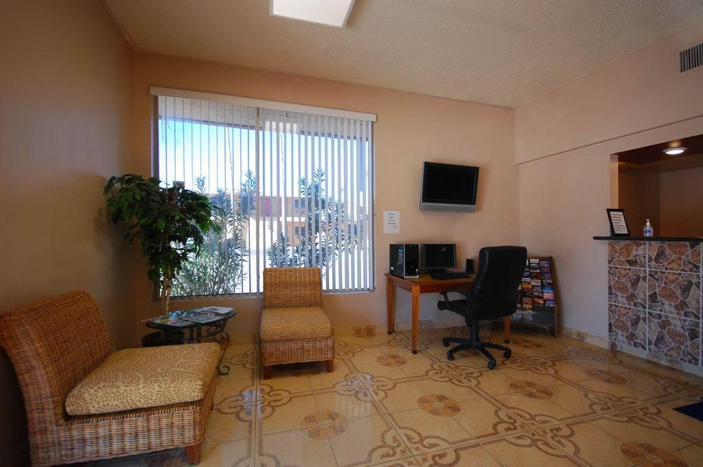 Airport Downtown Motel 2*