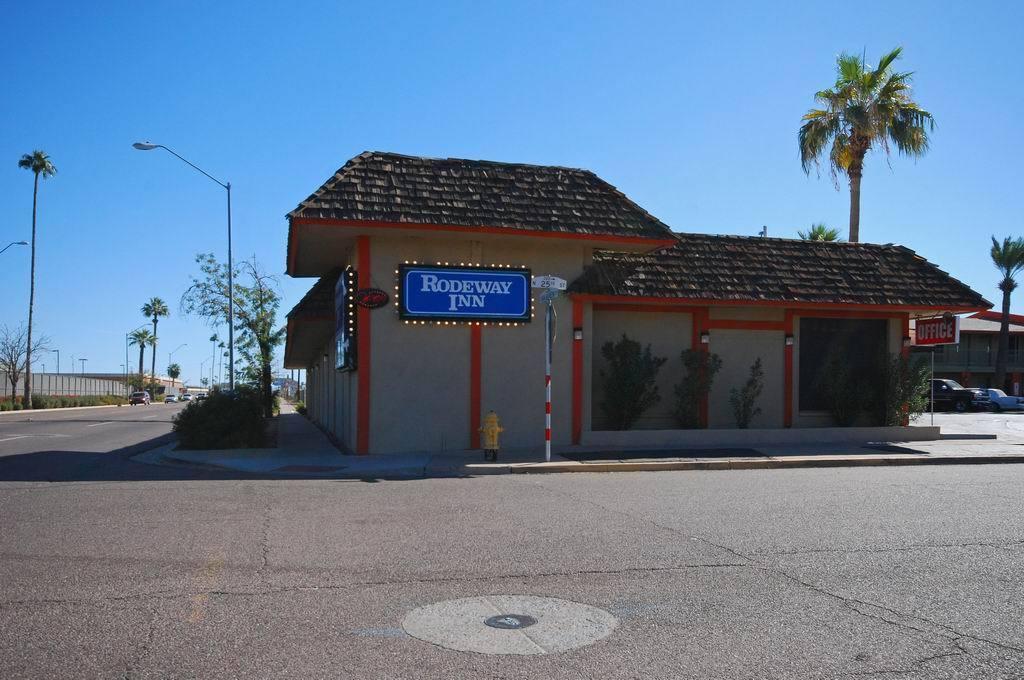 Airport Downtown Motel 2*