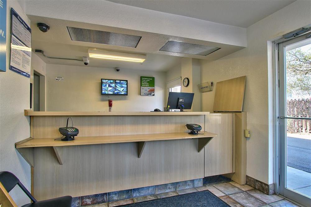 Hotel 6-phoenix, Az - East Phoenix