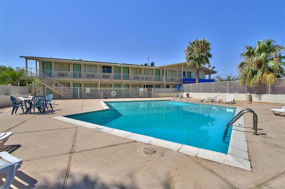 Hotel 6-phoenix, Az - East