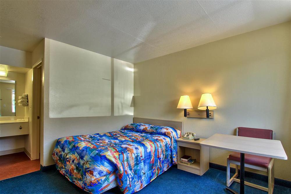 Hotel 6-phoenix, Az - East 2*