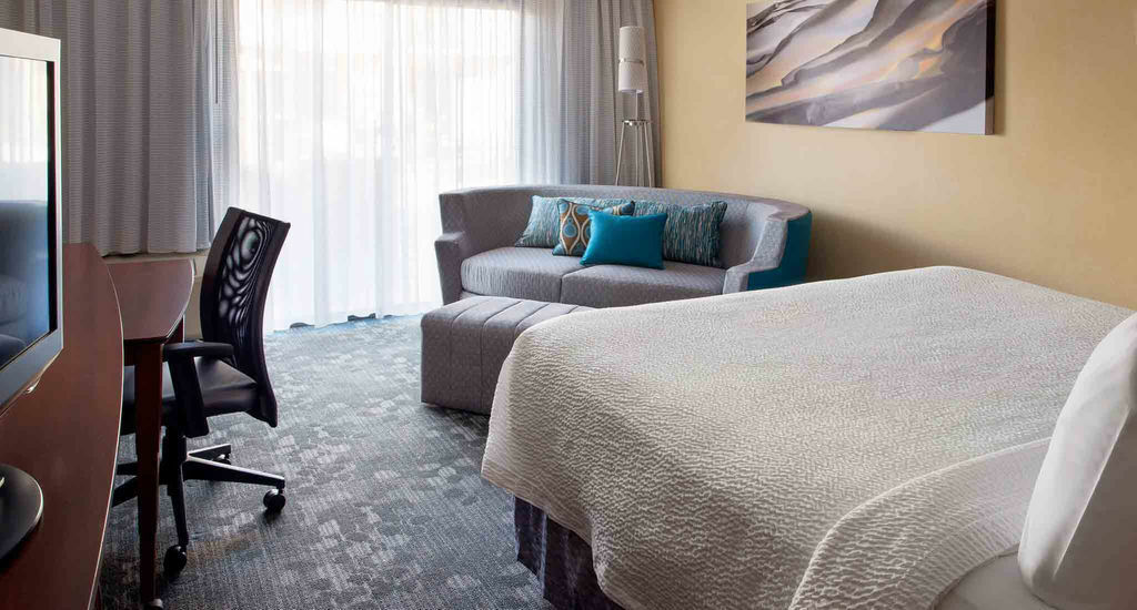 Courtyard By Marriott North Hotel