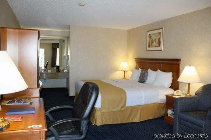 Quality North I-17 Hotel 3*