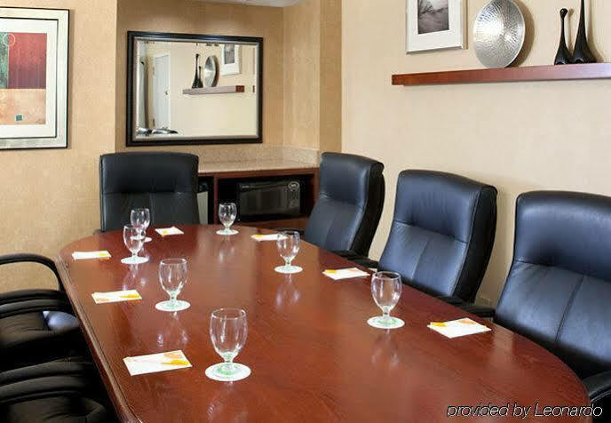 Courtyard By Marriott North Hotel