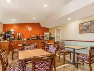 Howard Johnson By Wyndham Airport/downtown Area Hotel 2*