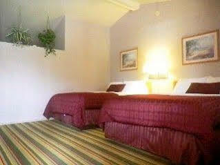 Howard Johnson By Wyndham Airport/downtown Area Hotel 2*
