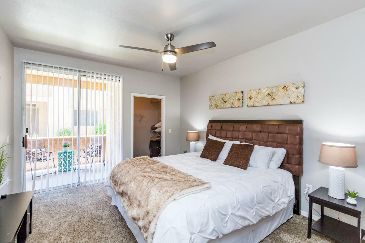 Holiday home 3 Bedroom - Tpc Golf, Shopping & Dining 3 Miles With Parking -1025
