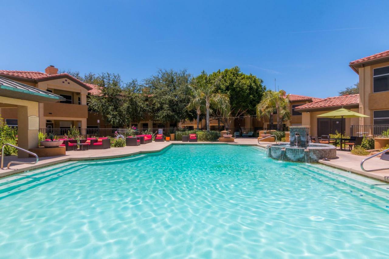 Holiday home 3 Bedroom - Tpc Golf, Shopping & Dining 3 Miles With Parking -1025 Phoenix