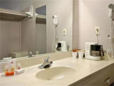 Hotel Howard Johnson By Wyndham Airport/downtown Area 2*