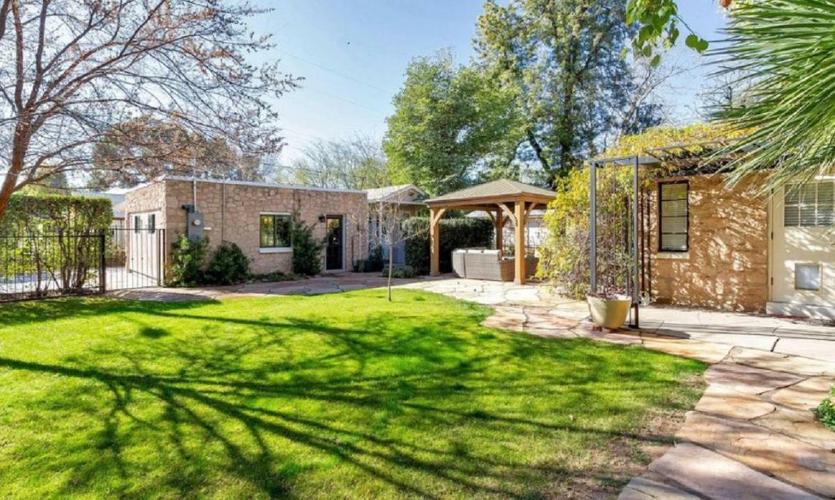 Little In Melrose! New Listing! * Phoenix