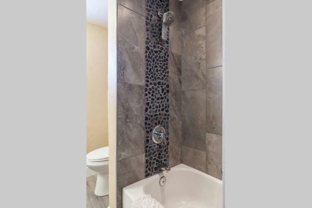 U2 - Private 2br Walkup In Dt Phx With Pkg