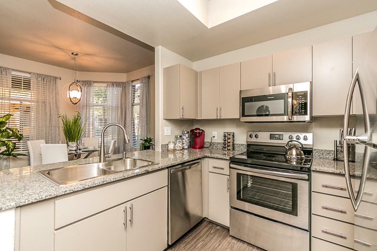 Tpc Golf, Shopping & Dining 3 Miles With Parking -1064 * Phoenix