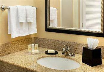Courtyard By Marriott North Hotel