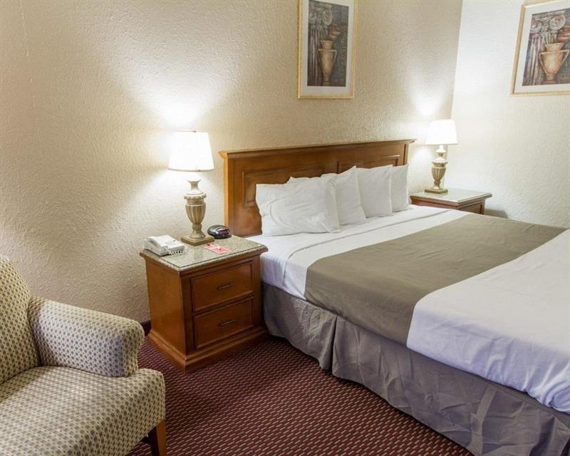 Hotel Surestay By Best Western Airport 3*