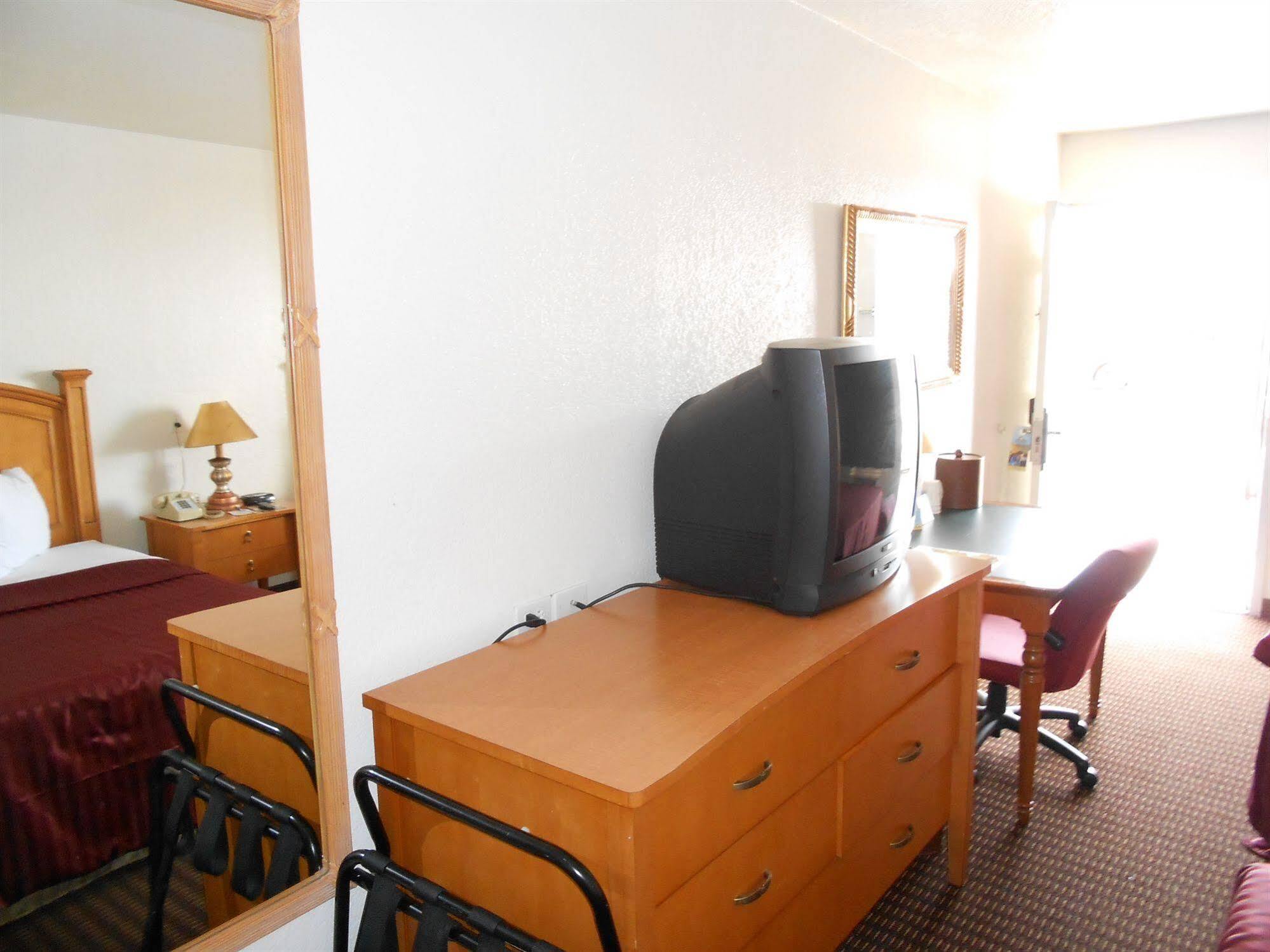 Lodge Econo North I-17 Phoenix