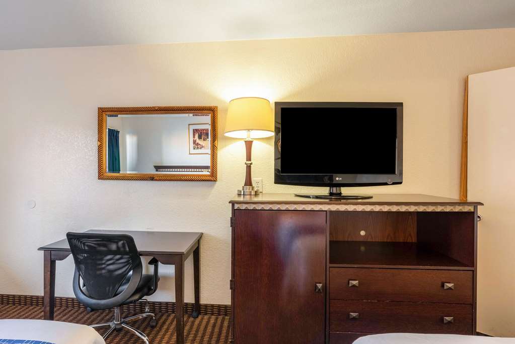 Rodeway North I-17 Hotel