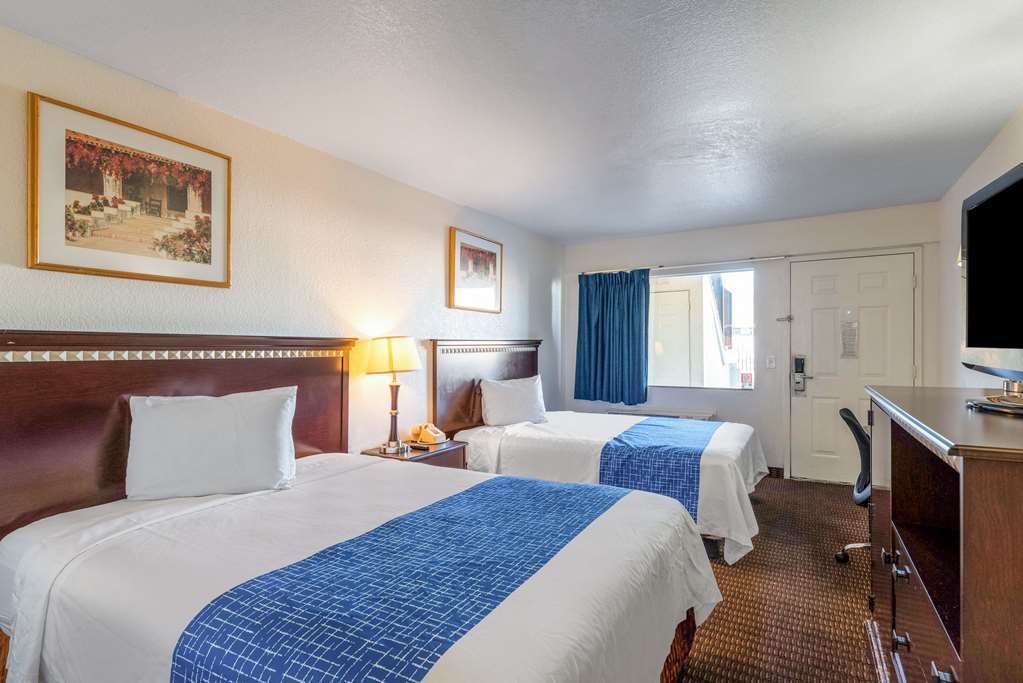 Rodeway North I-17 Hotel 2*
