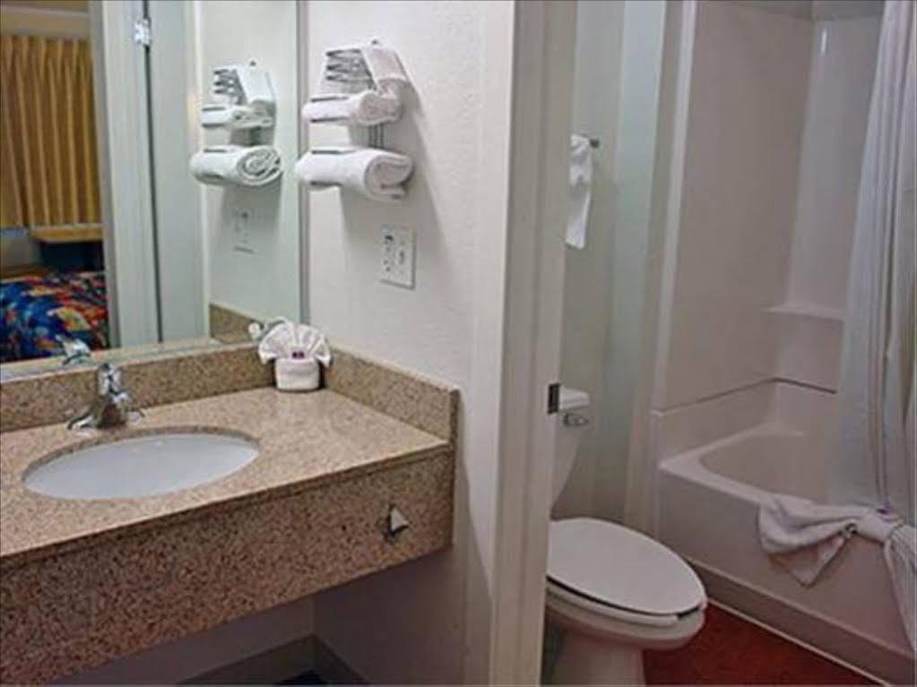 Inn Red Roof Phoenix- Midtown 2*
