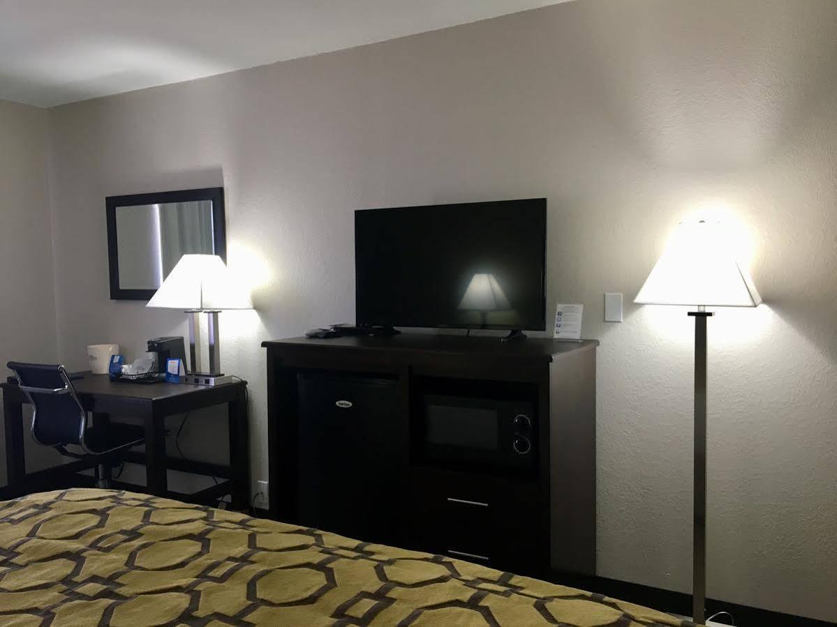 Baymont By Wyndham I-10 Near 51st Ave Hotel