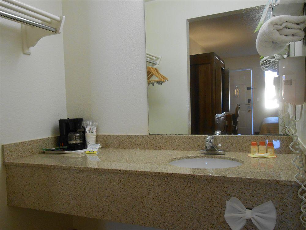 Rodeway North I-17 Hotel 2*