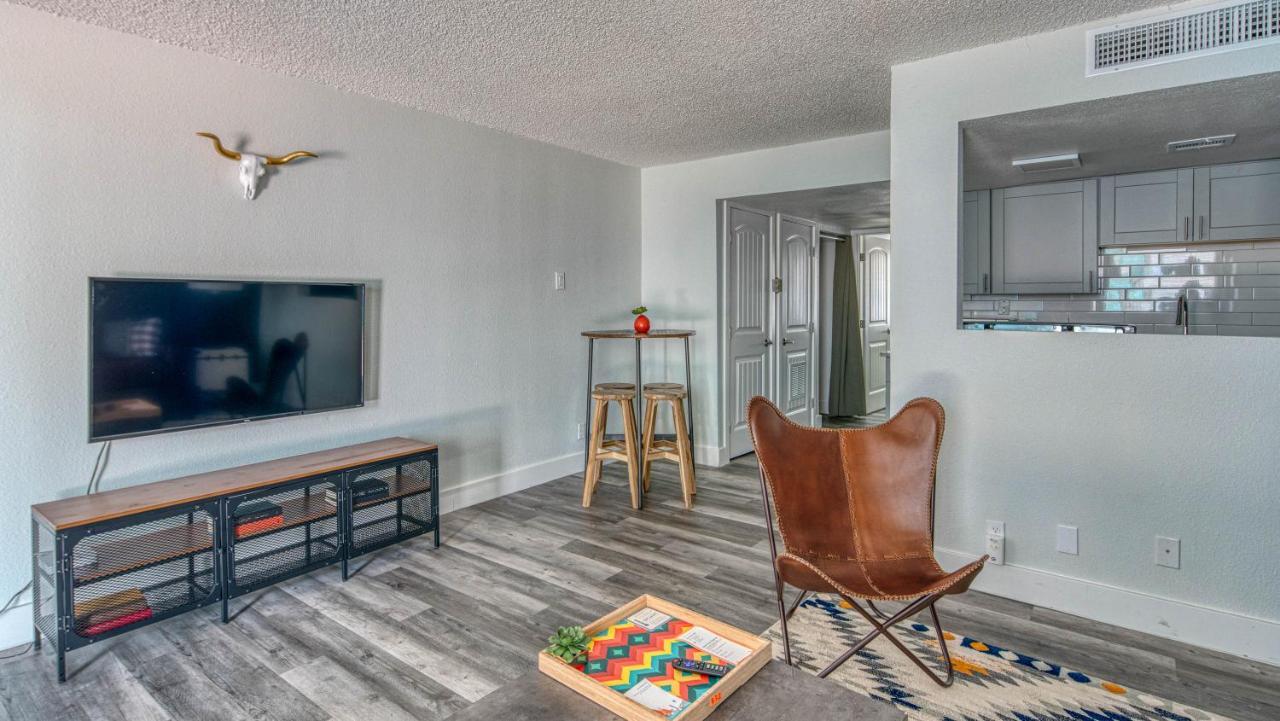 Wanderjaunt - Camelback East Apts *