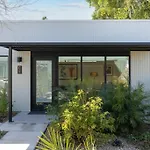Eco-Friendly 1-Bedroom Apartment - 80 Walkscore!