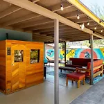 The Hummingbird House, Sauna & Mountain Views!