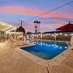 Vacation House! 6Br, Free Heated Pool, Arcade & Hot Tub