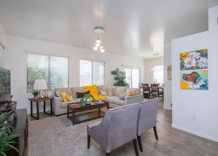 Stylish Home Phoenix - Low Rates Now!