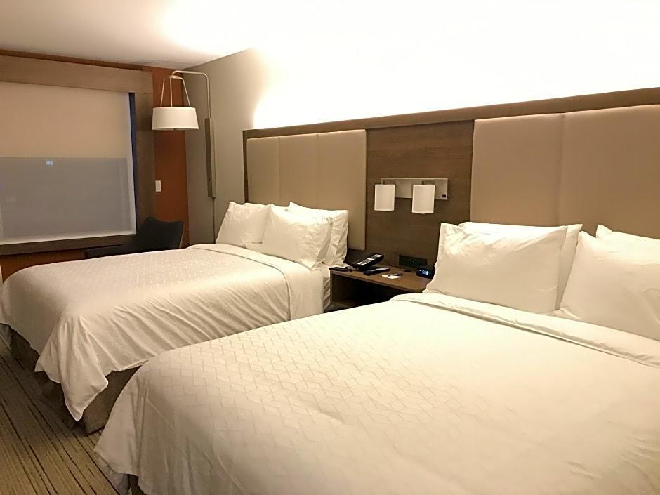 Express & - - Airport North By Ihg Hotel 3*