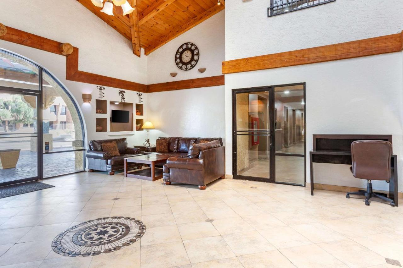 Suburban Extended Scottsdale West Phoenix
