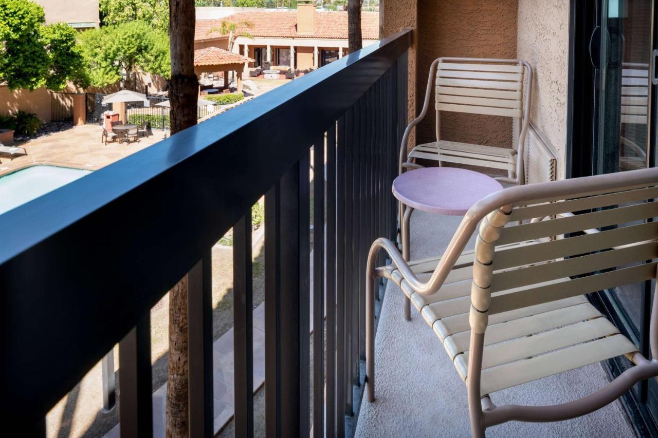 Sonesta Select Camelback Hotel