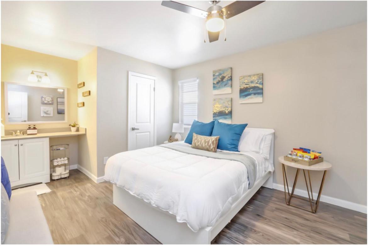 Apartamento Cozy W Pool And Free Parking At