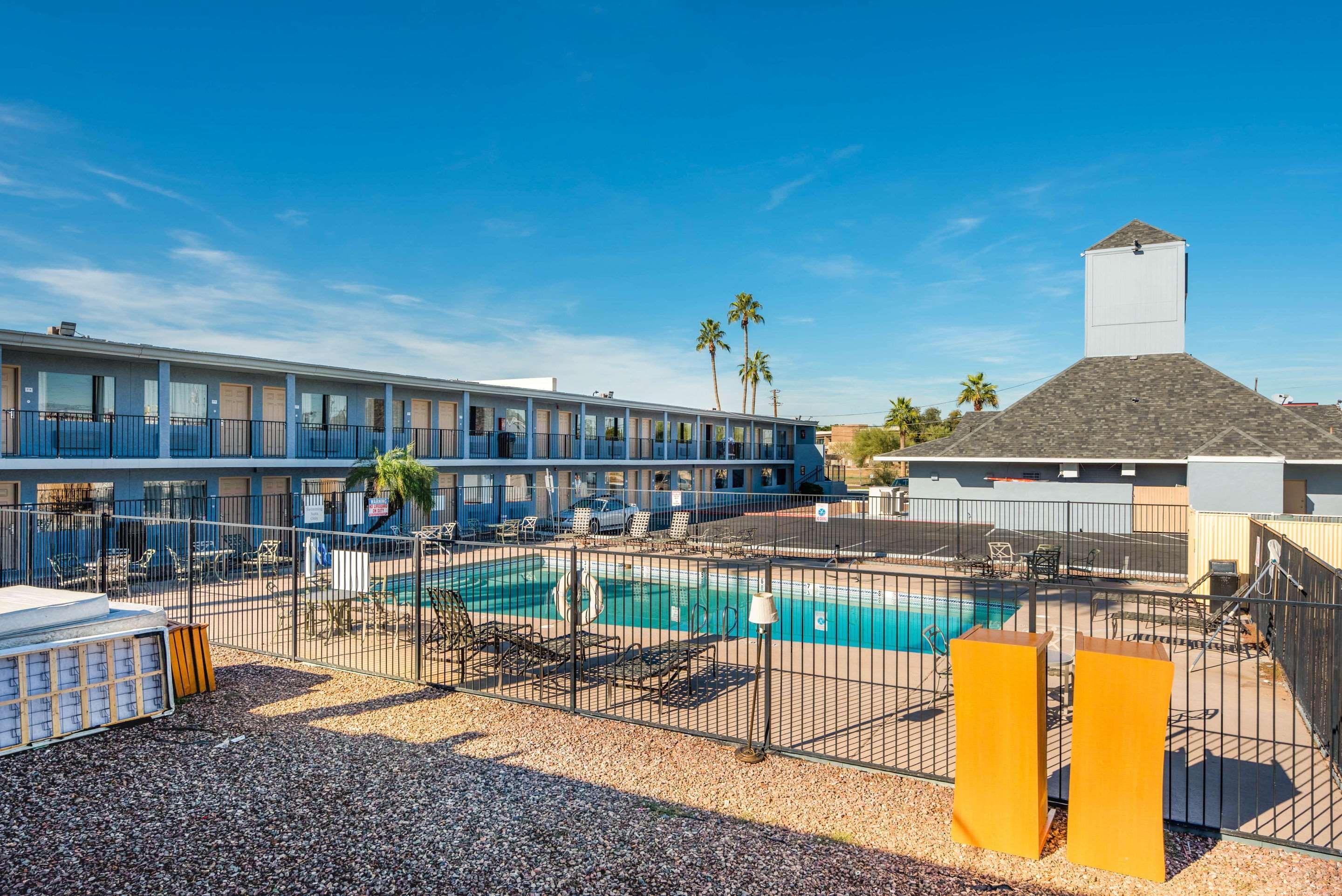 Rodeway North I-17 Hotel