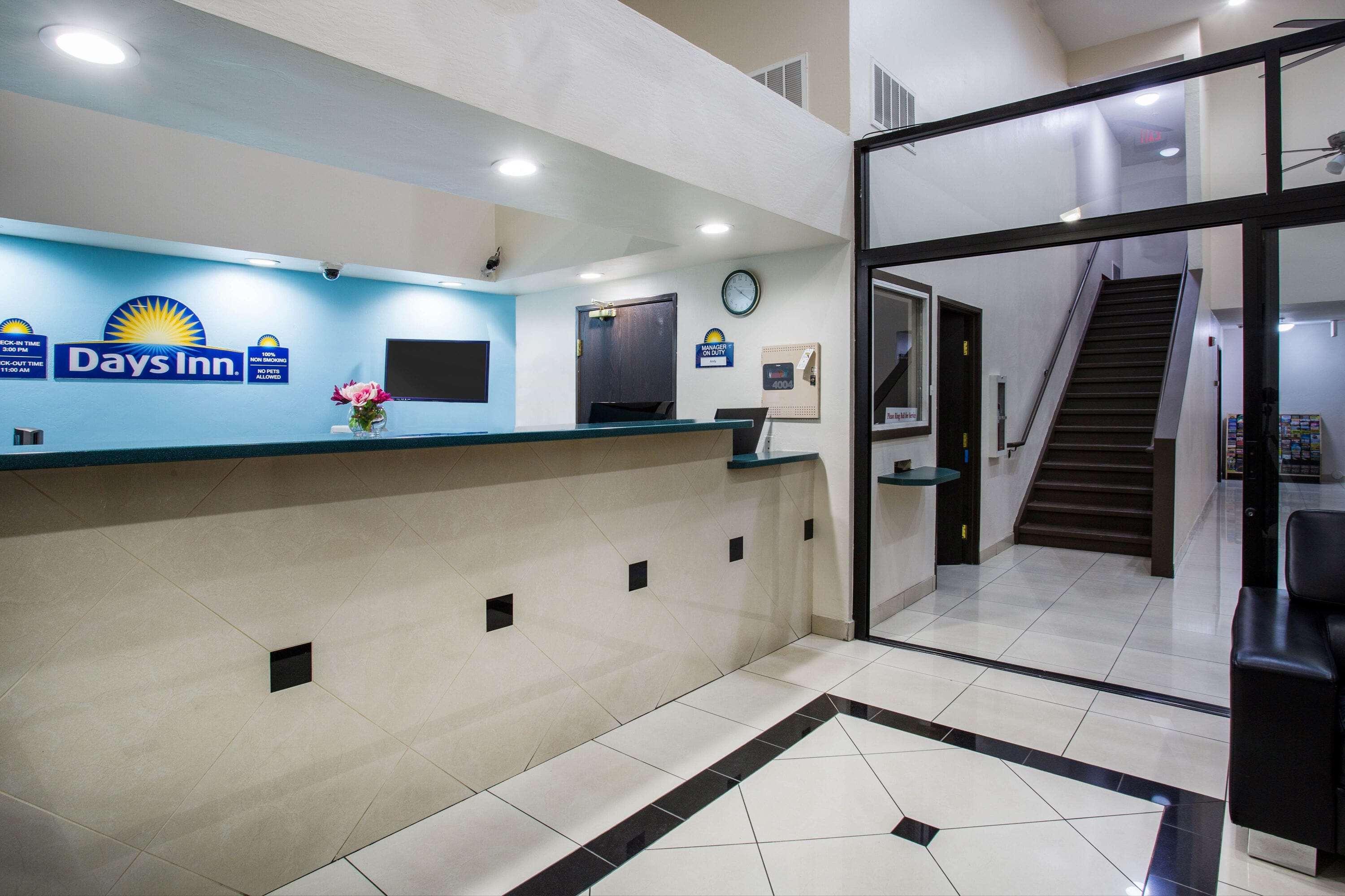 Days By Wyndham North Hotel