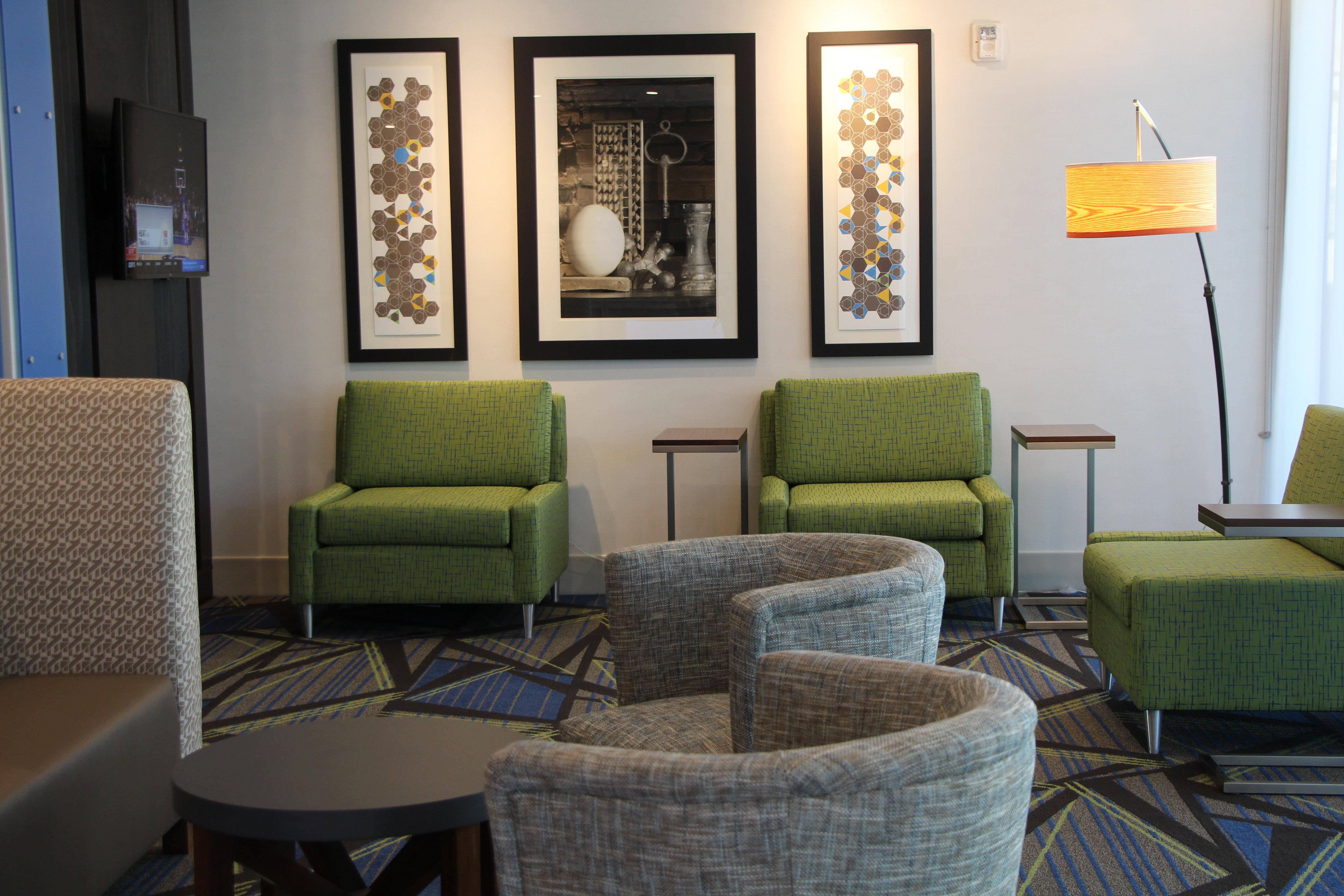 Express & - - Airport North By Ihg Hotel